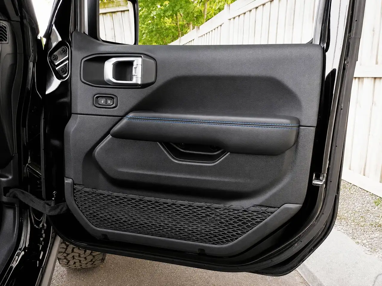 Jeep Wrangler photo Jeep Wrangler