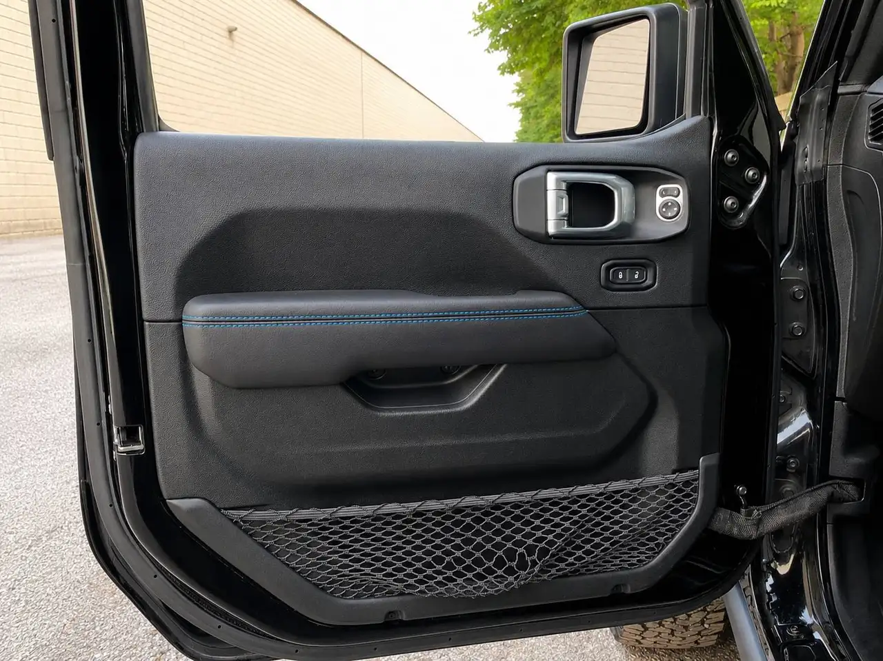 Jeep Wrangler photo Jeep Wrangler