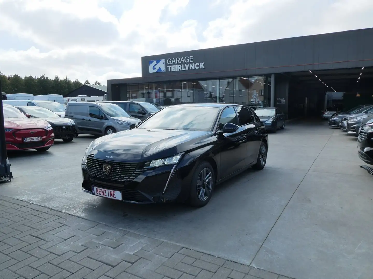 Peugeot 308 5d 1.2 i benzine 130pk Allure Luxe '24 (35439) Noir - 1