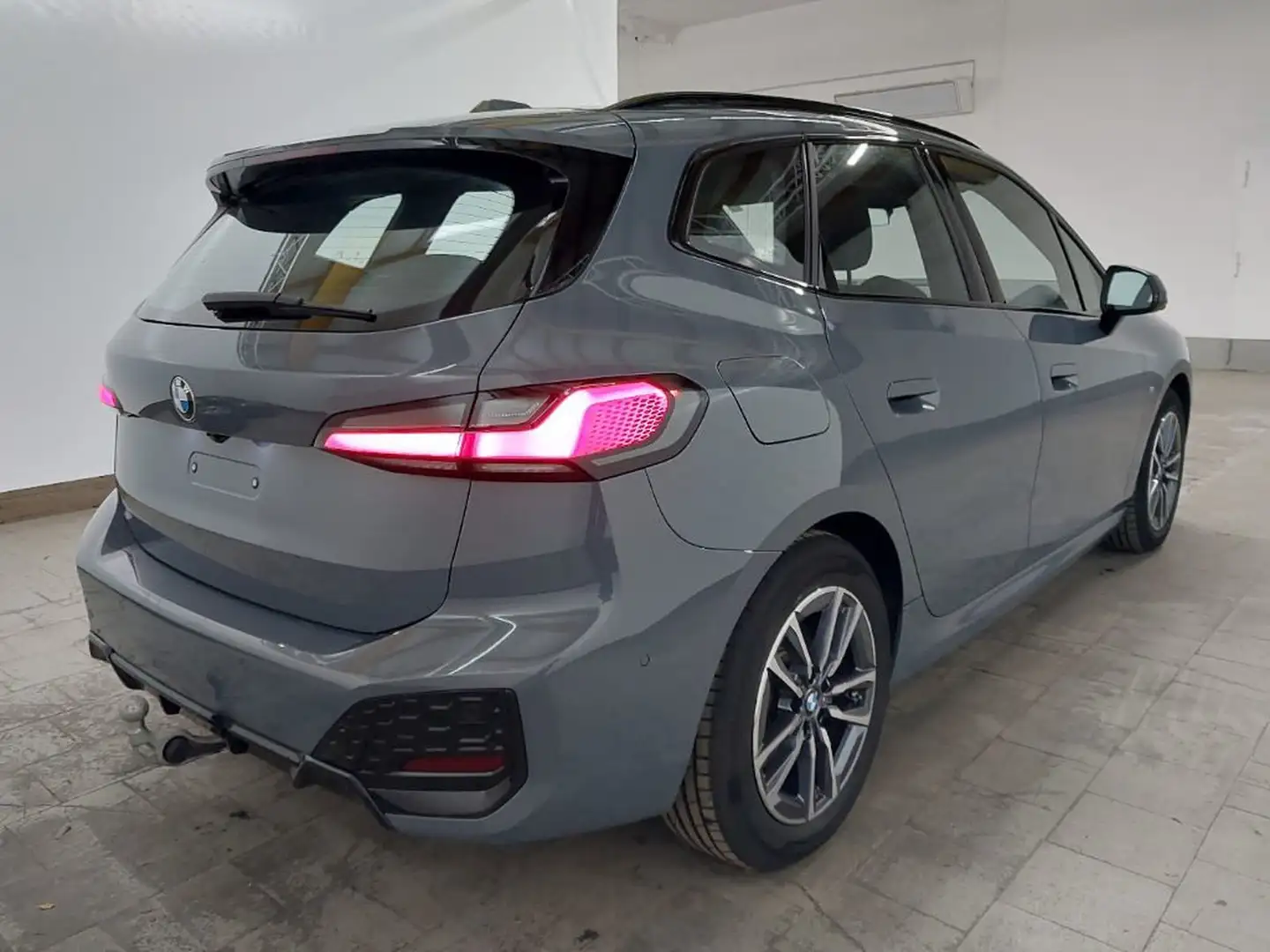 BMW 223 d xDrive Active Tourer M Sport AHK/ADPTLED/HUD Gris - 2