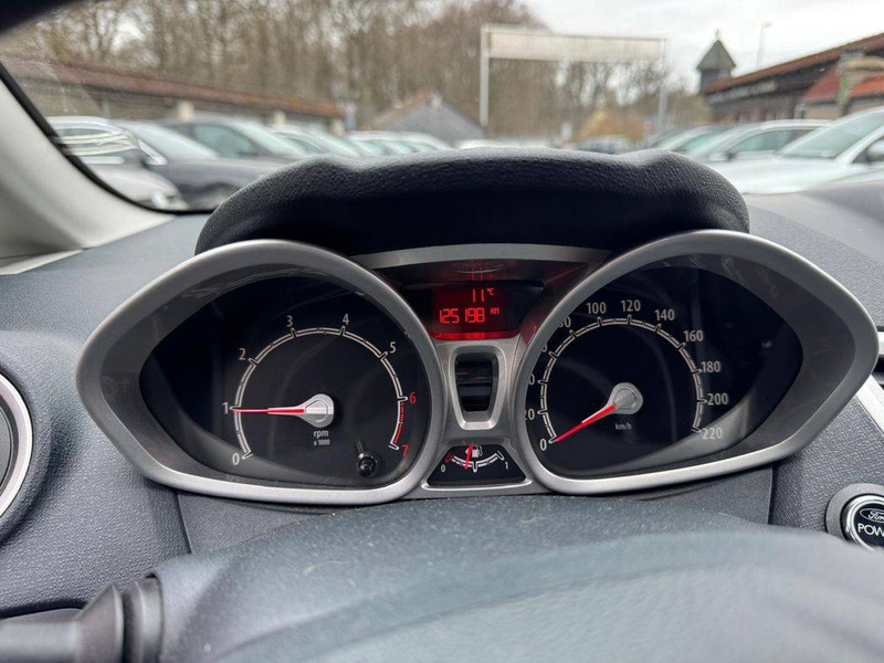Ford Fiesta 1.4 Titanium Sport SHZ Teilleder Tüv neu Scheckheft unfallfrei — photo 5