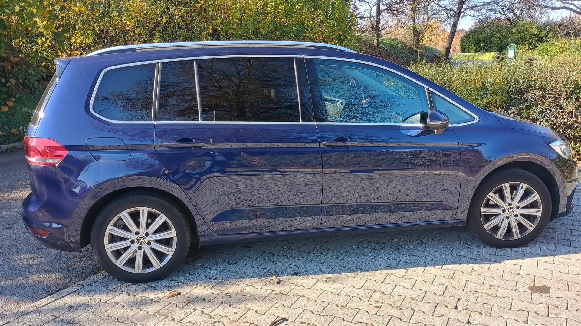 Volkswagen Touran Highline BMT LED Navi StHz. SHZ PDC Kamera GRA Blau - 2