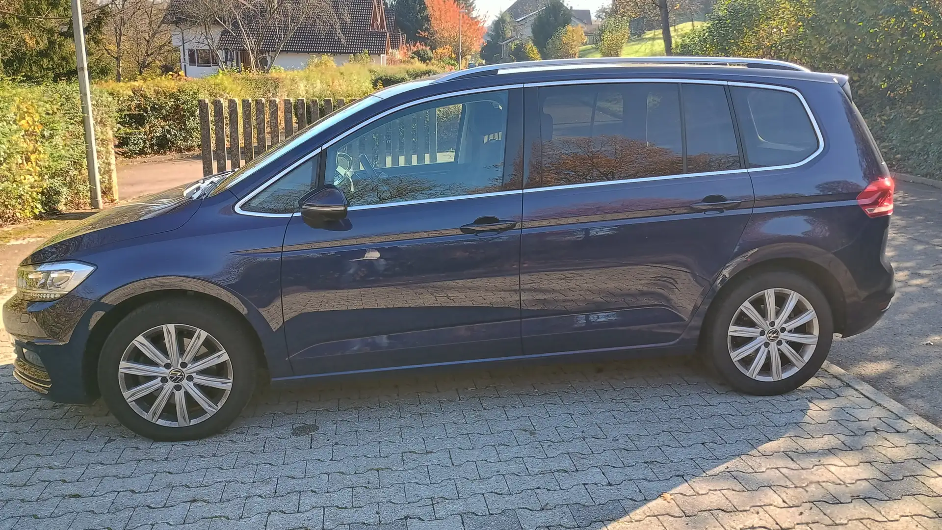 Volkswagen Touran Highline BMT LED Navi StHz. SHZ PDC Kamera GRA Blau - 1