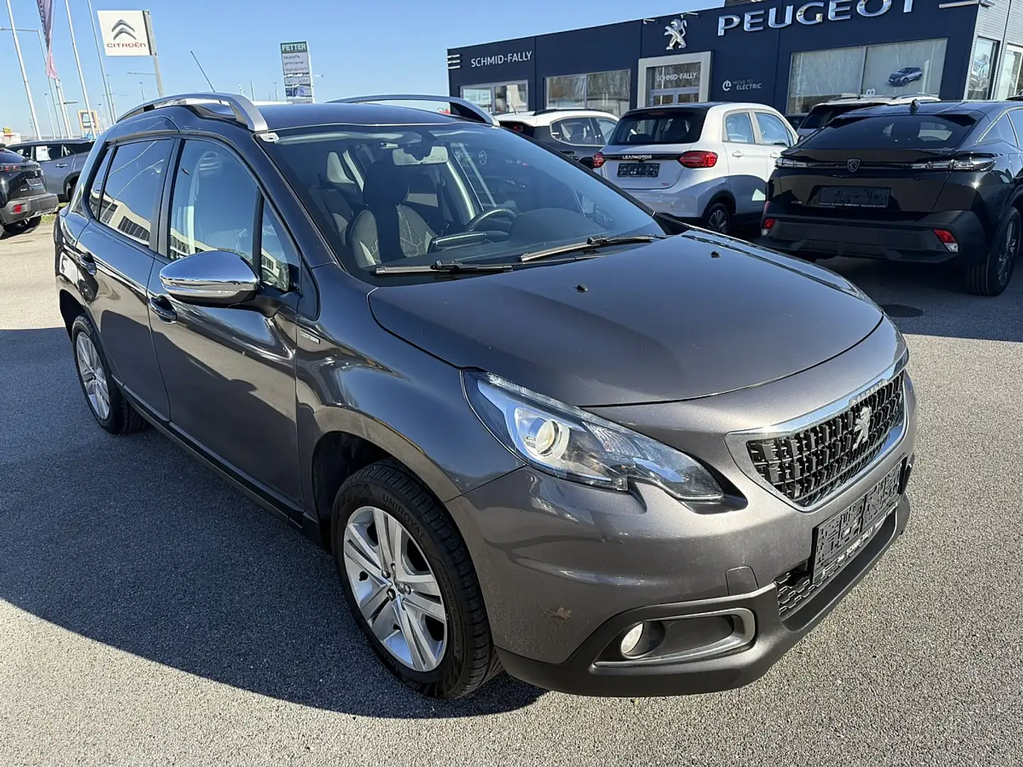 Peugeot 2008 1,6 BlueHDI 100 S&S Style Grau - 1
