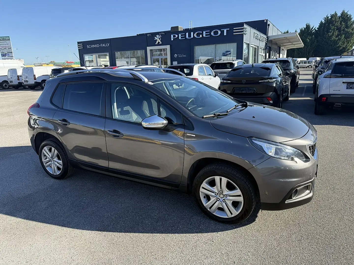 Peugeot 2008 1,6 BlueHDI 100 S&S Style Grau - 2