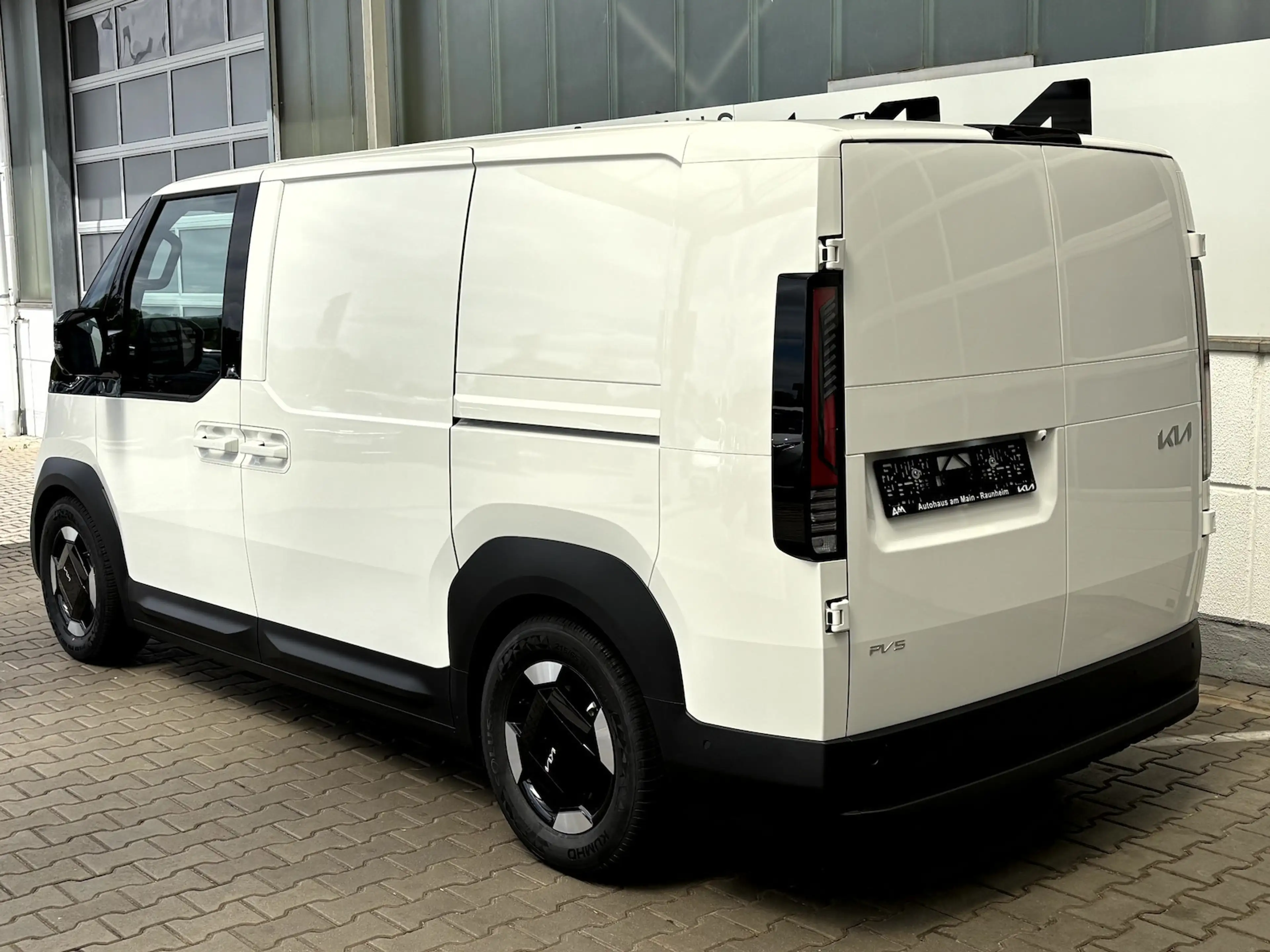 Kia PV5 Cargo L2H1 71 ELITE | 4T | WP | CT | LM | AW — photo 4