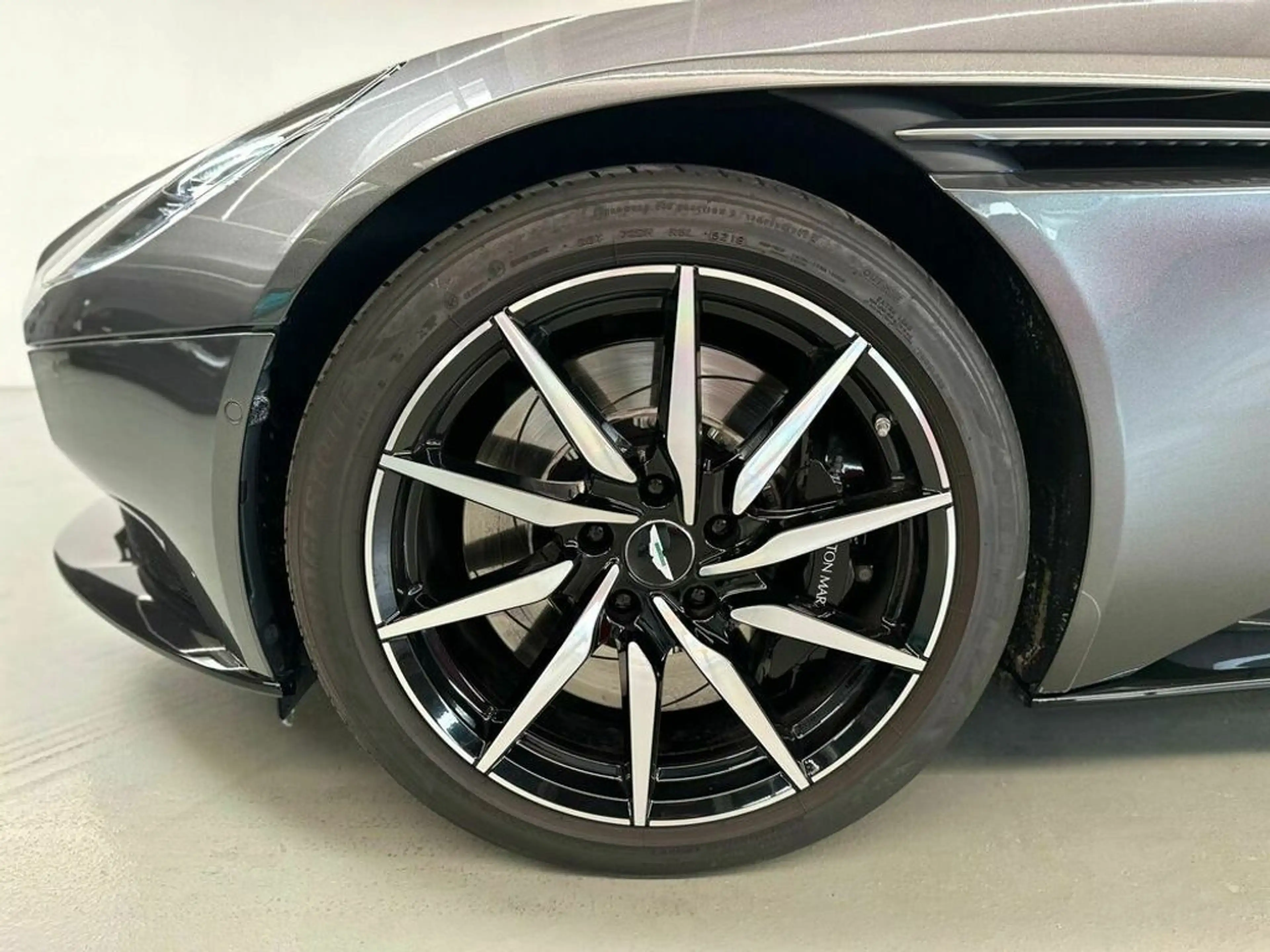 Aston Martin DB11 Volante | Full PPF | 1Y AM Garantie — photo 5