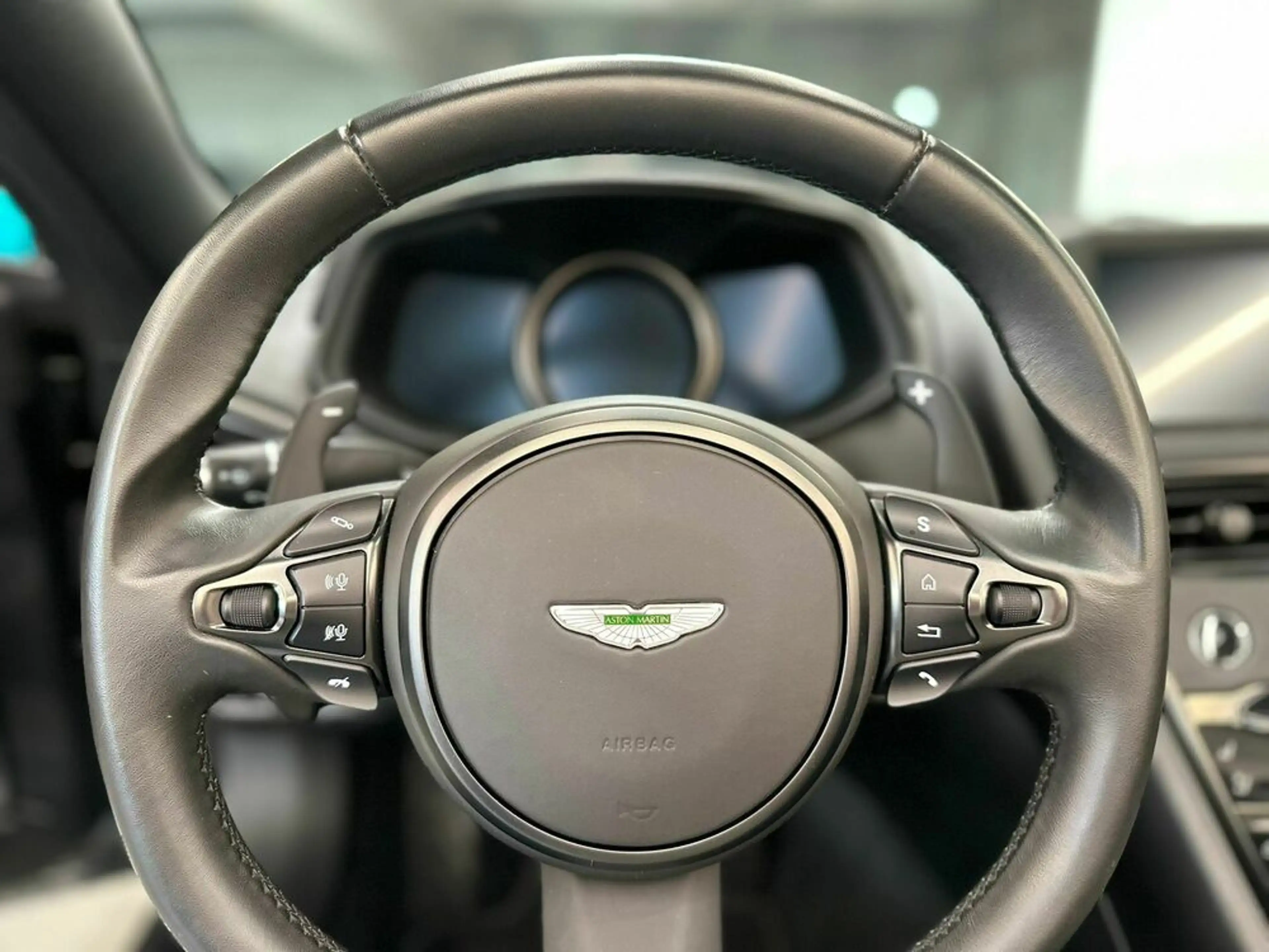 Aston Martin DB11 Volante | Full PPF | 1Y AM Garantie — photo 10