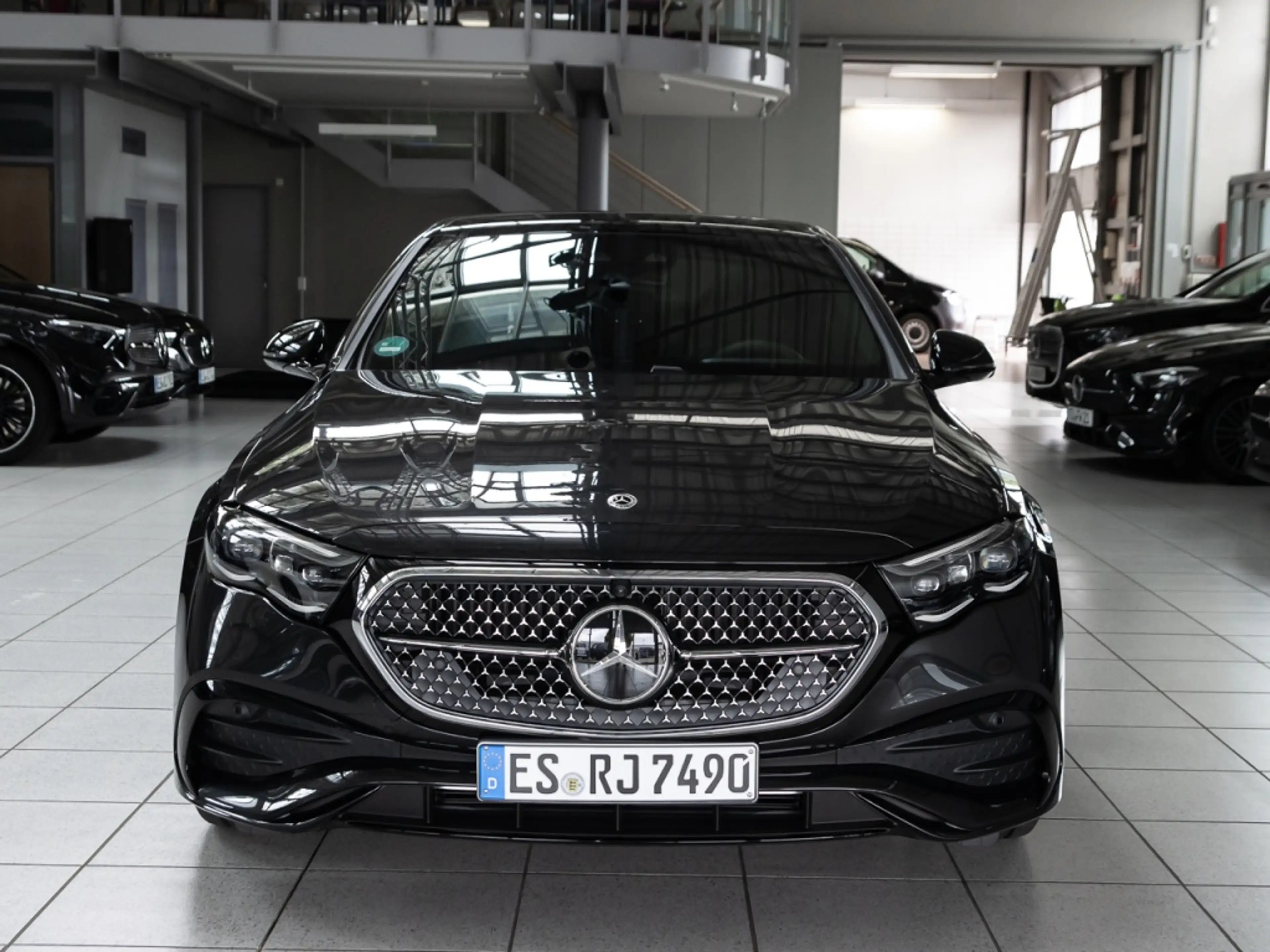 Mercedes-Benz E 220 d 4MATIC Limousine Burm*Pano*AHK*Distronic — photo 7