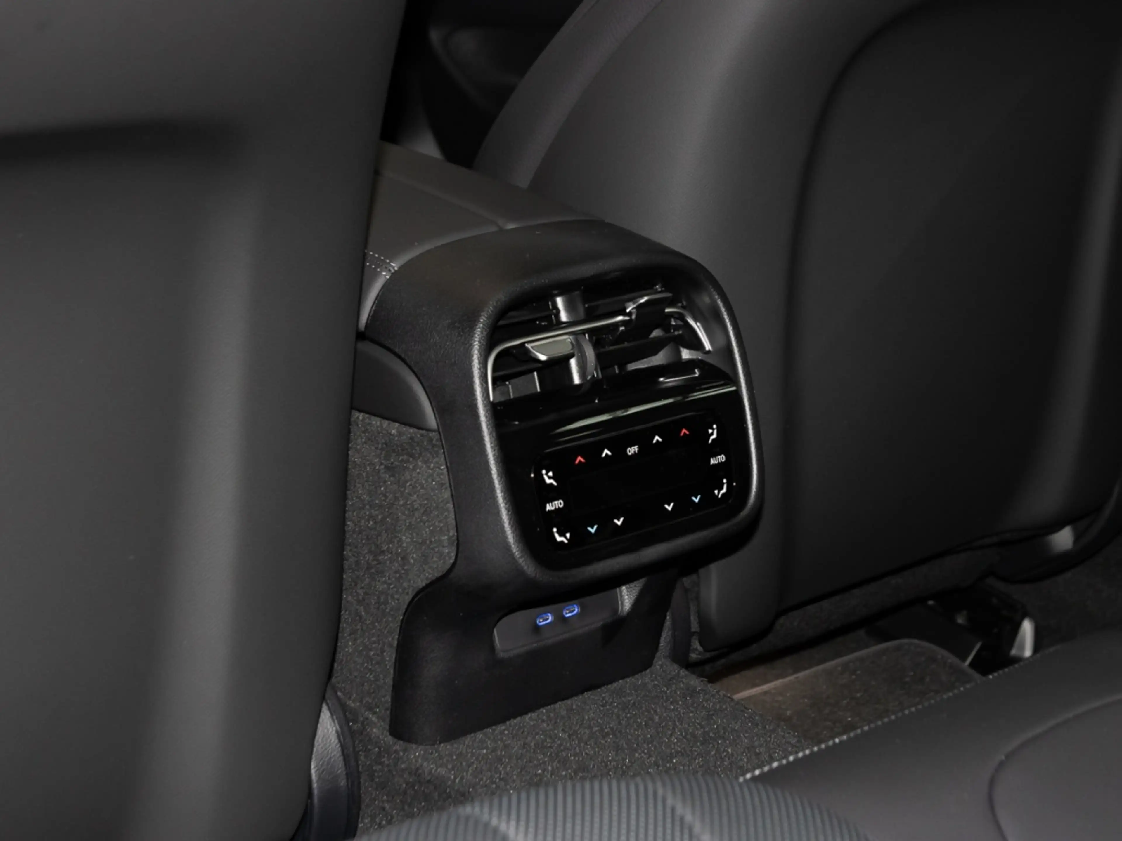Mercedes-Benz E 220 d 4MATIC Limousine Burm*Pano*AHK*Distronic — photo 11