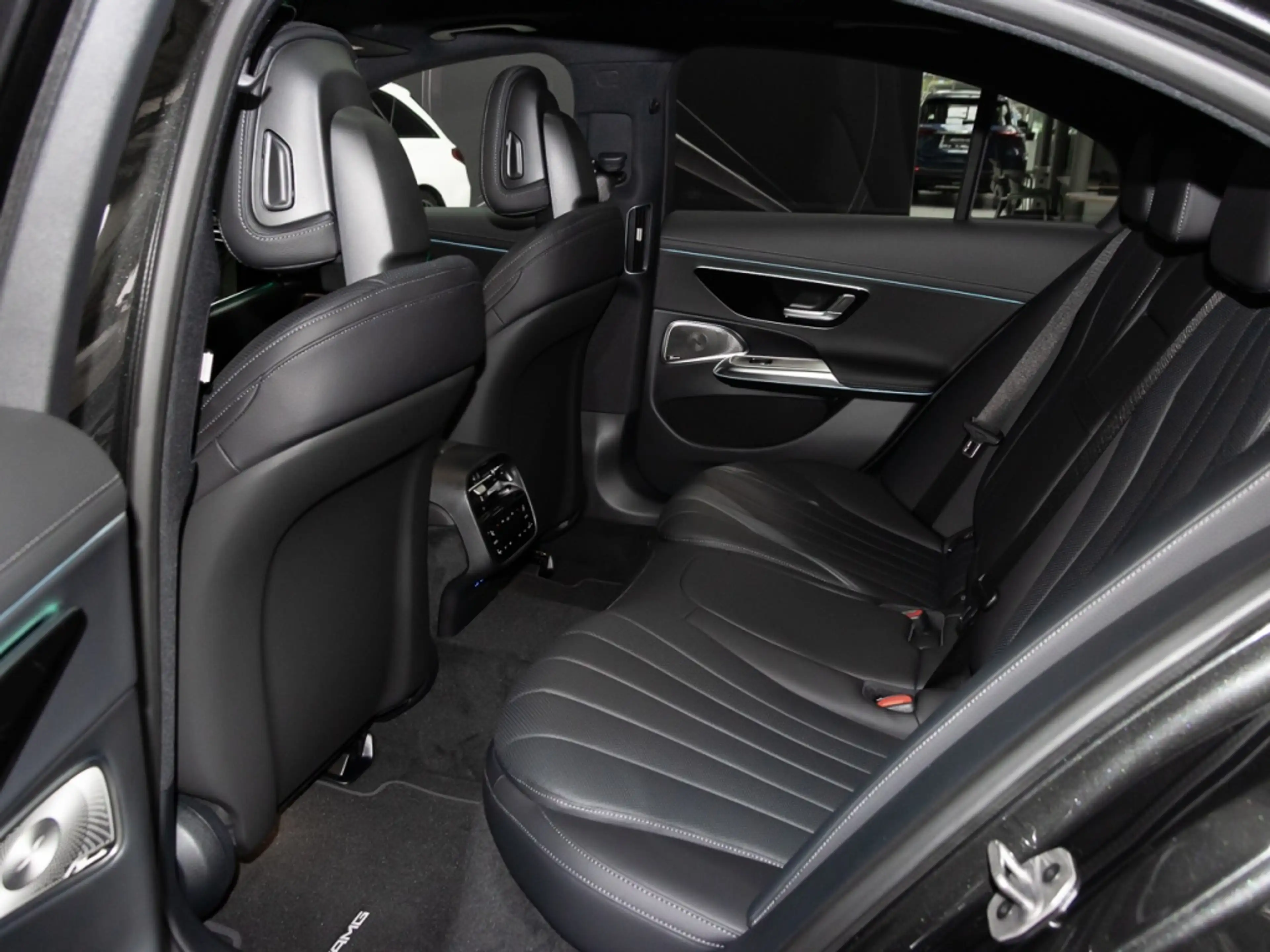 Mercedes-Benz E 220 d 4MATIC Limousine Burm*Pano*AHK*Distronic — photo 9