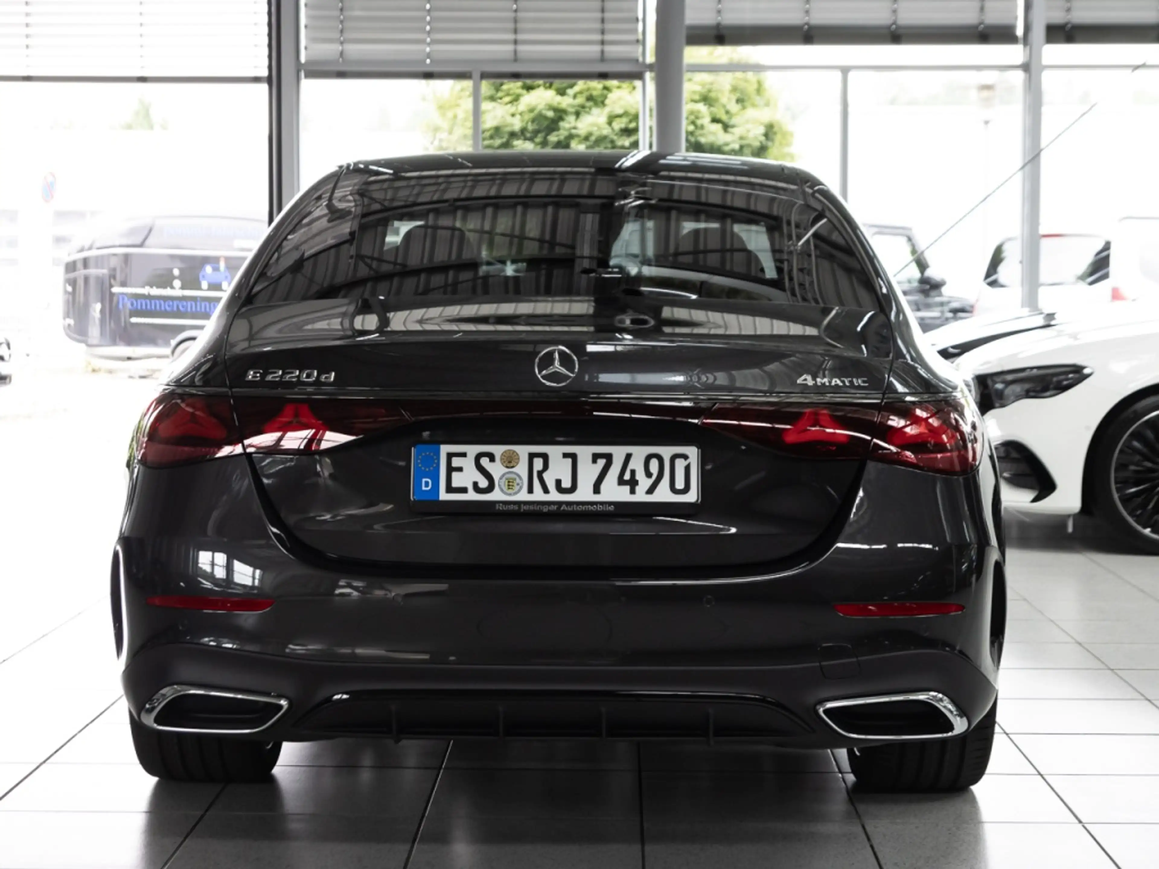 Mercedes-Benz E 220 d 4MATIC Limousine Burm*Pano*AHK*Distronic — photo 6