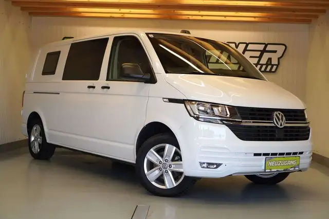 Volkswagen Multivan view 3