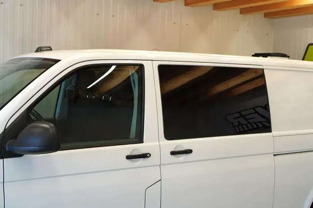 Volkswagen Multivan view 12