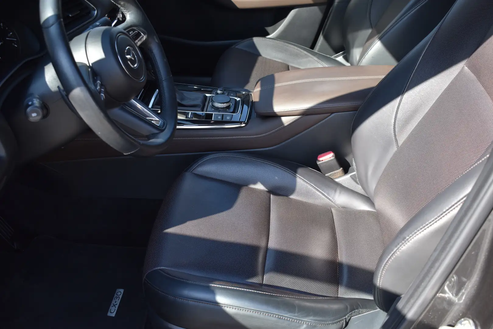 Mazda CX-30 2.0 e-SkyActiv-X M Hybrid Luxury Automaat / Leder Grau - 2