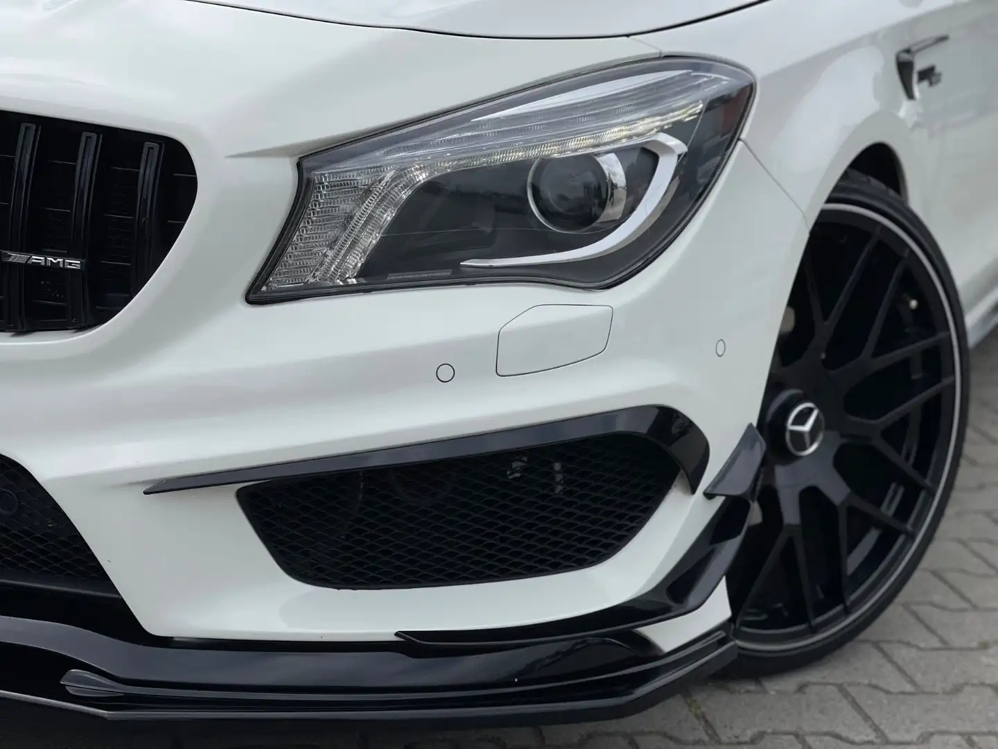 Mercedes-Benz CLA 200 Shooting Brake-AMG Optik-Schalensitze Blanc - 2