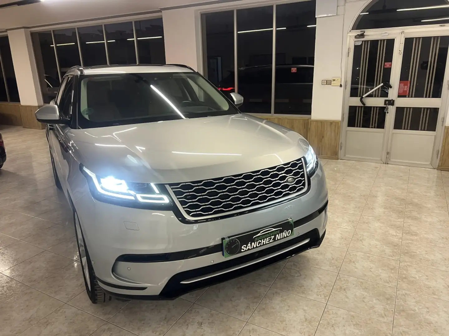 Land Rover Range Rover Velar 2.0D R-Dynamic HSE 4WD Aut. 240 Gris - 1