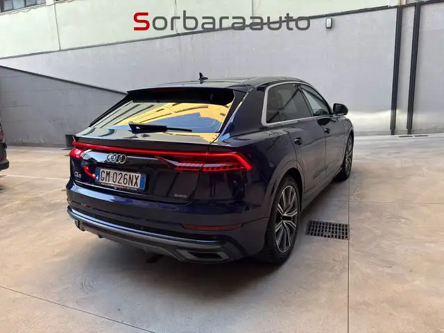 Audi Q8 view 5