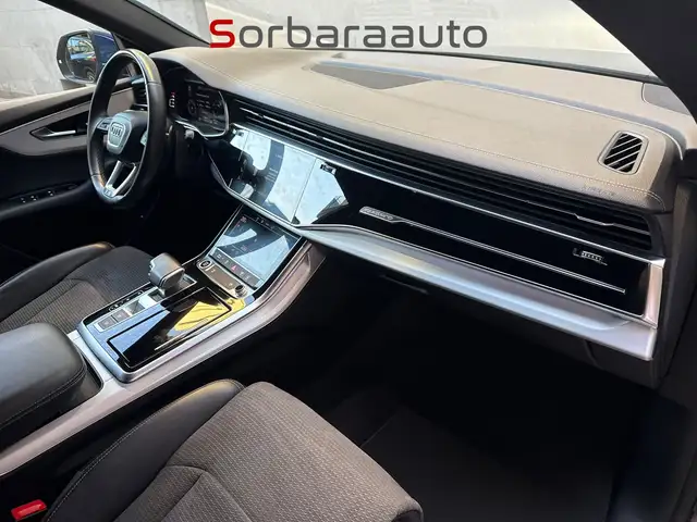 Audi Q8 view 14