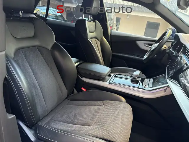 Audi Q8 view 30