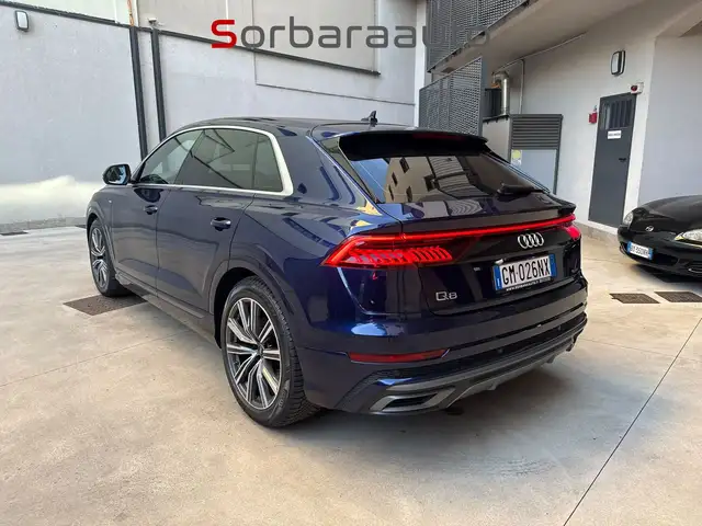 Audi Q8 view 3