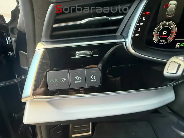 Audi Q8 view 26