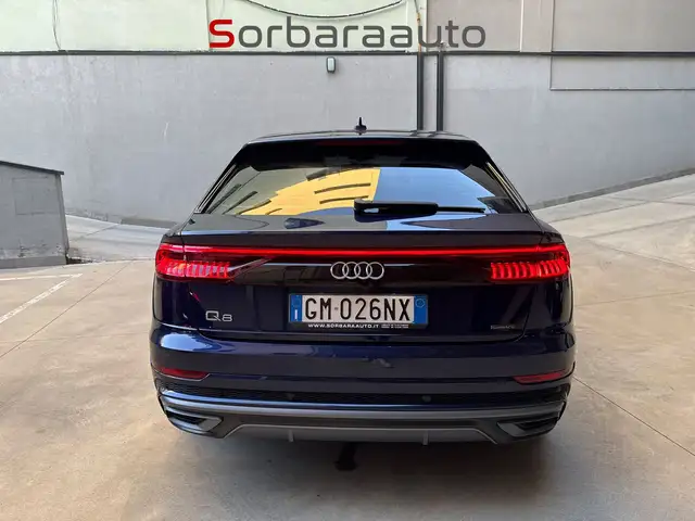 Audi Q8 view 4