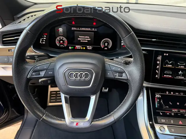 Audi Q8 view 16