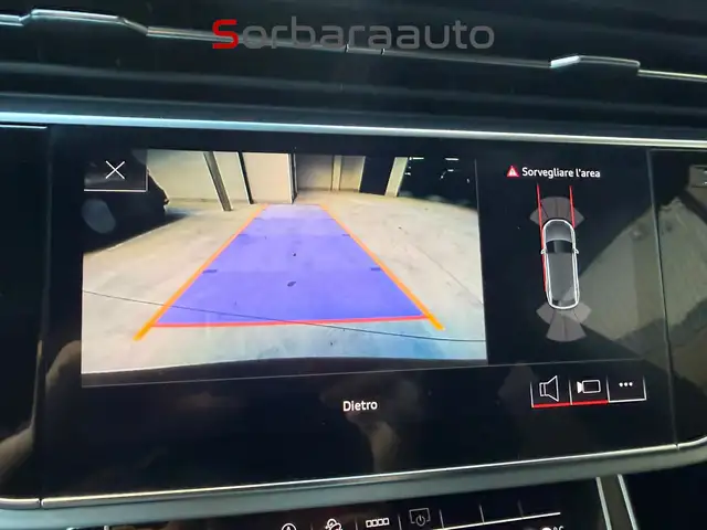 Audi Q8 view 23