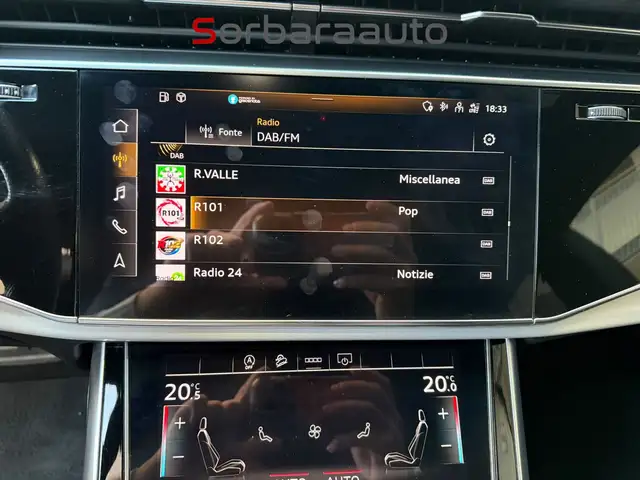 Audi Q8 view 21