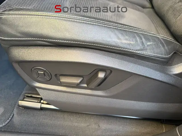 Audi Q8 view 28