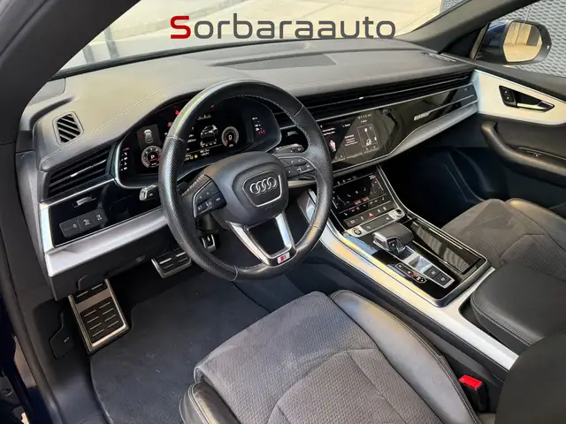 Audi Q8 view 13