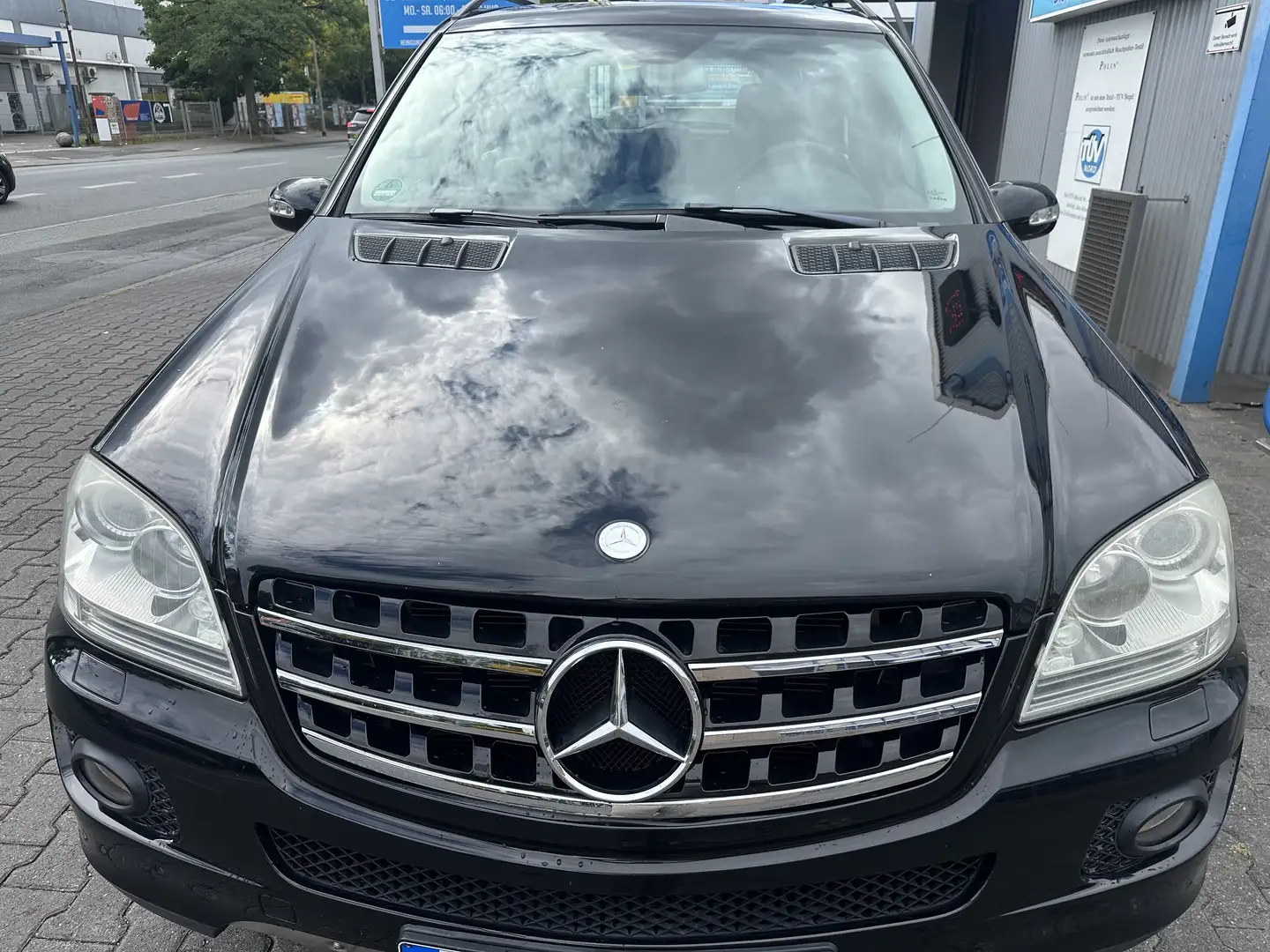 Mercedes-Benz ML 350 AUTOMATIK NAVI SCHIEBEDACH ALU LEDER PDC MEMORY Schwarz - 2