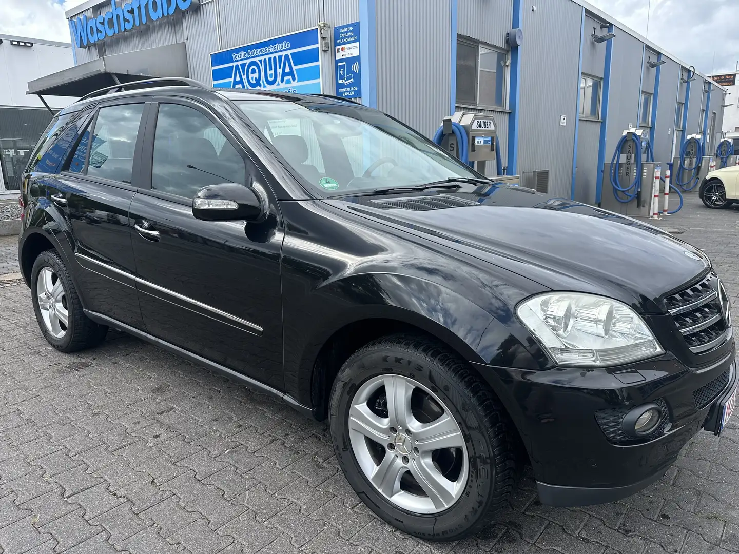 Mercedes-Benz ML 350 AUTOMATIK NAVI SCHIEBEDACH ALU LEDER PDC MEMORY Schwarz - 1