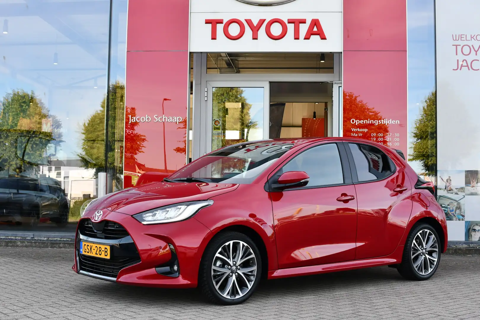 Toyota Yaris 1.5 Hybrid 130 Executive Automaat 130pk | Dodehoek Rot - 1