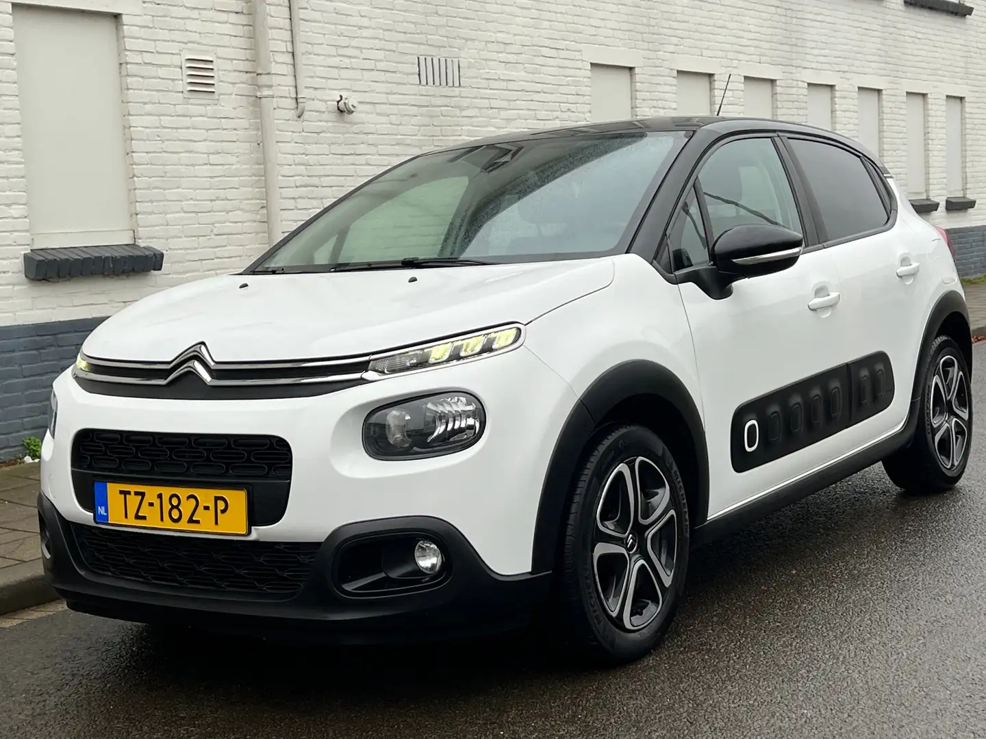 Citroen C3 1.2 PureTech S&S Feel Edition|Carplay|Trekhaak|Cli Wit - 2