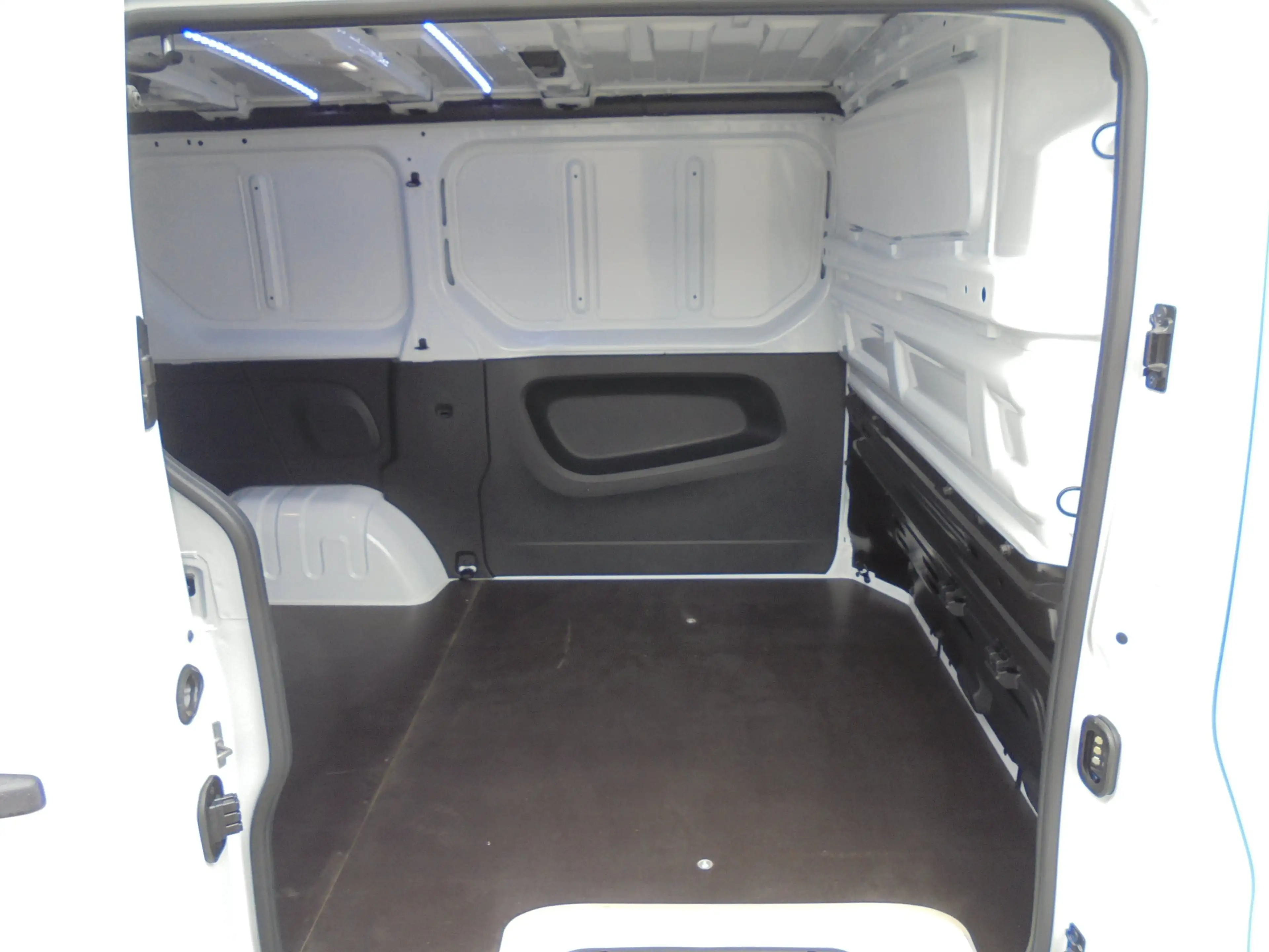Nissan Primastar Kasten N-Connecta L1H1 dci130 3,0t 6MT Navi LRB — photo 9