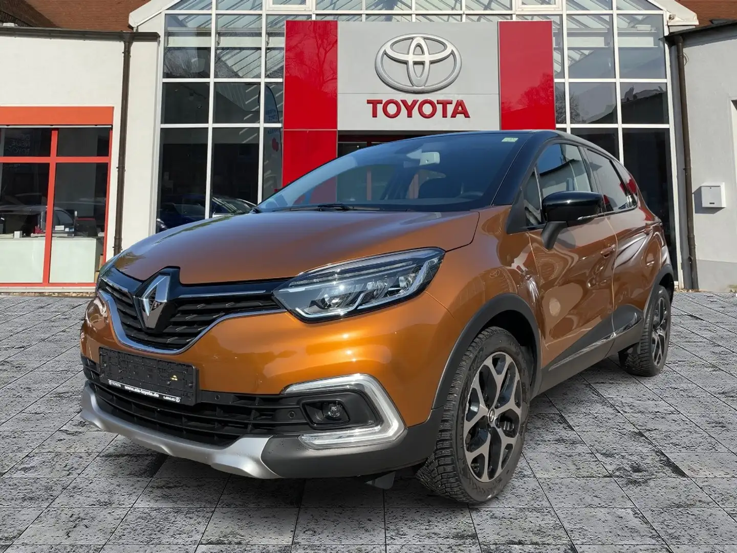 Renault Captur 1.2 TCe 120 ENERGY Intens Navi*KAM*DAB*SHZ Orange - 2