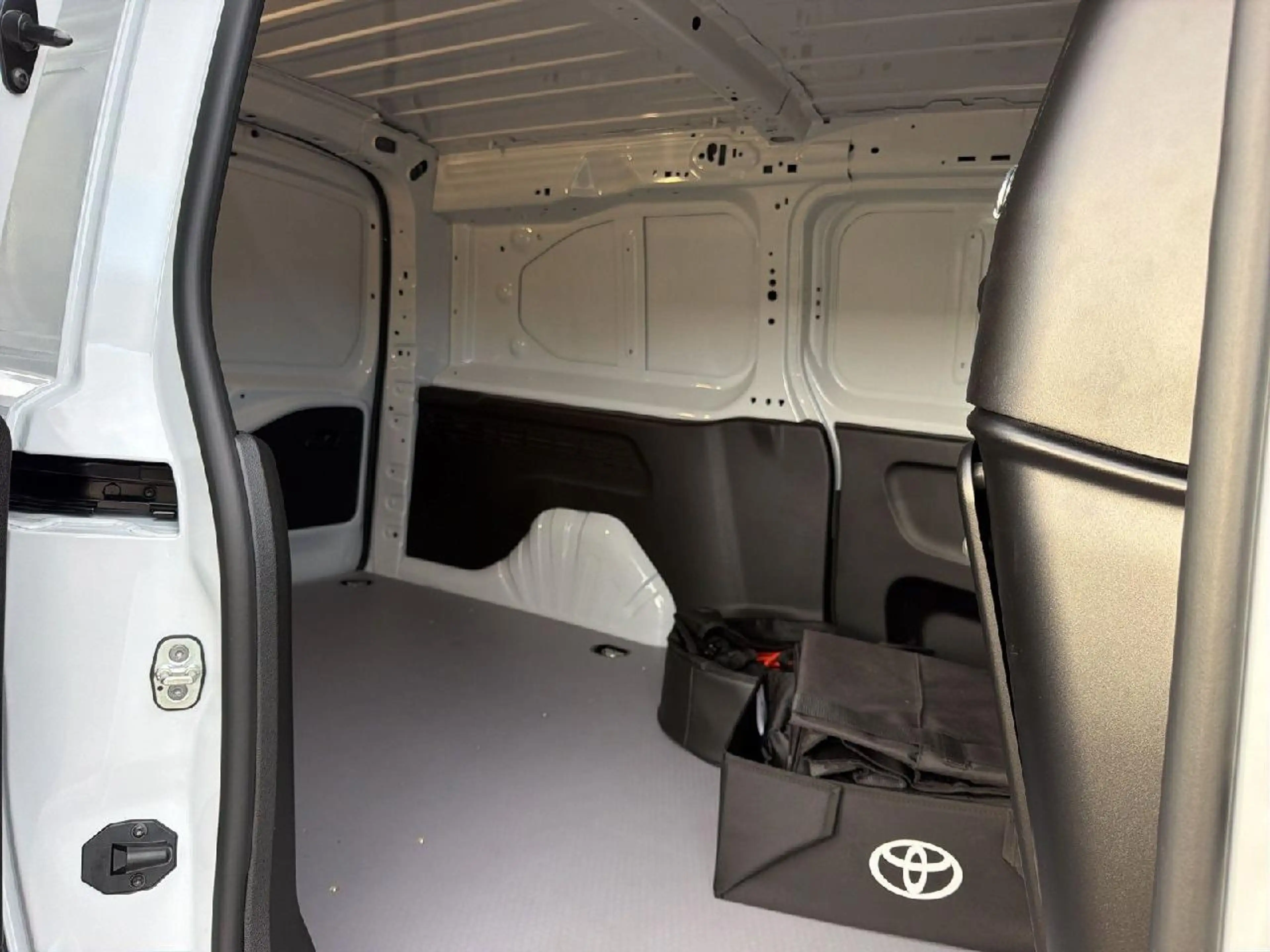 Toyota Proace City L2 Electric Meister — photo 8