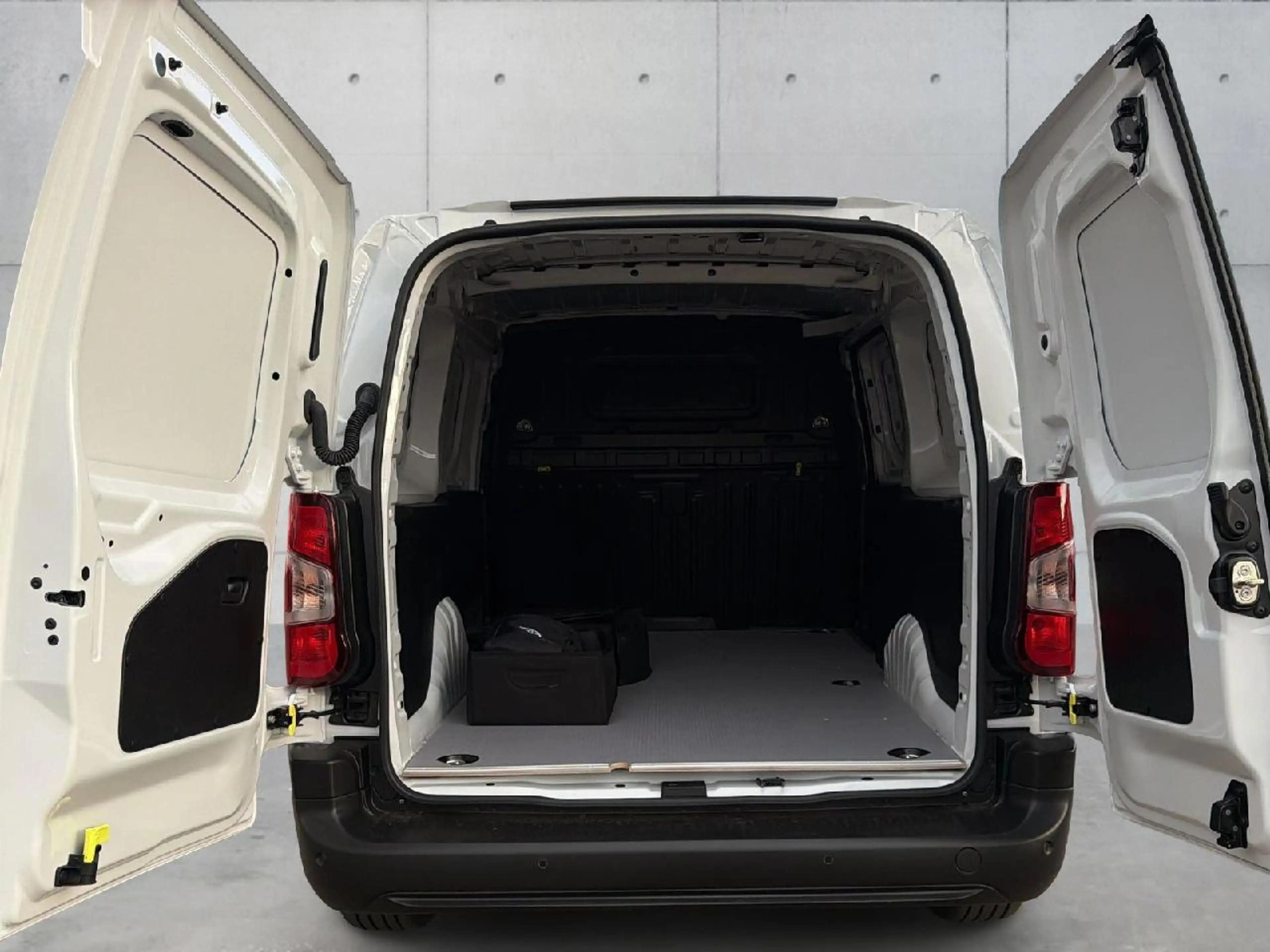 Toyota Proace City L2 Electric Meister — photo 7