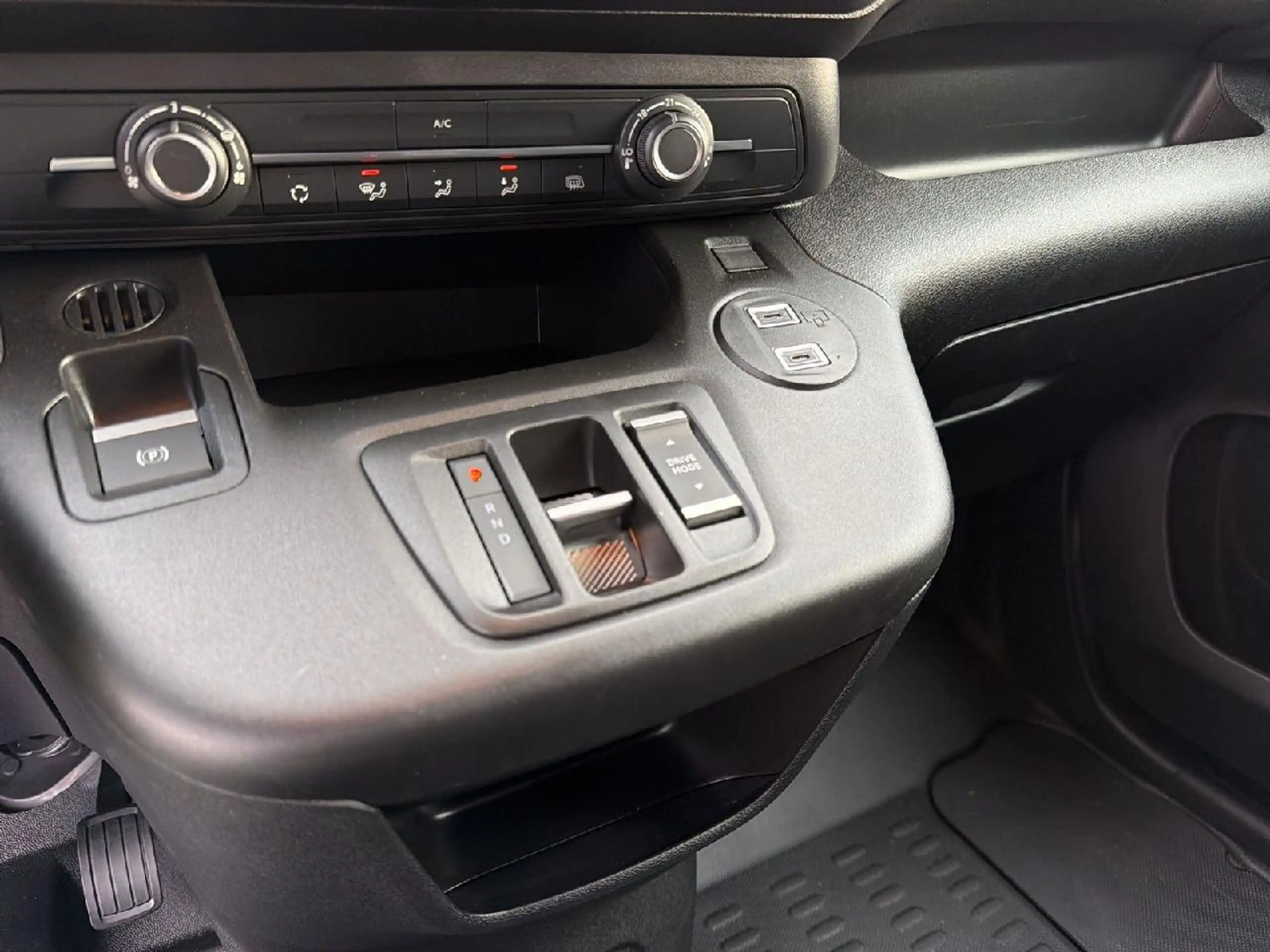 Toyota Proace City L2 Electric Meister — photo 14