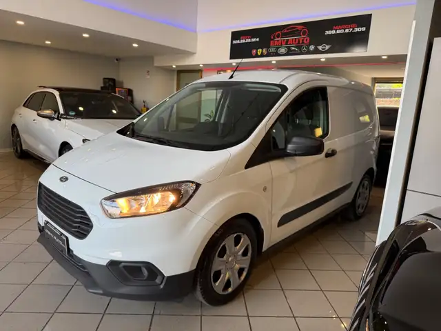 Ford Transit Courier view 4