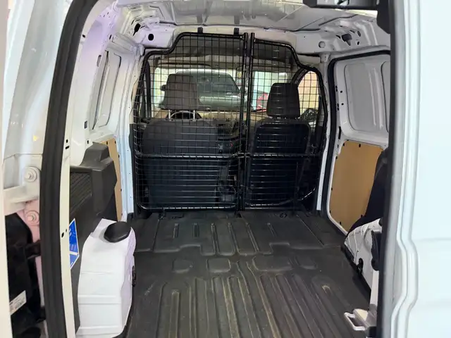 Ford Transit Courier view 11
