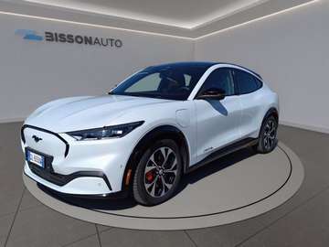 standard range awd 269cv auto