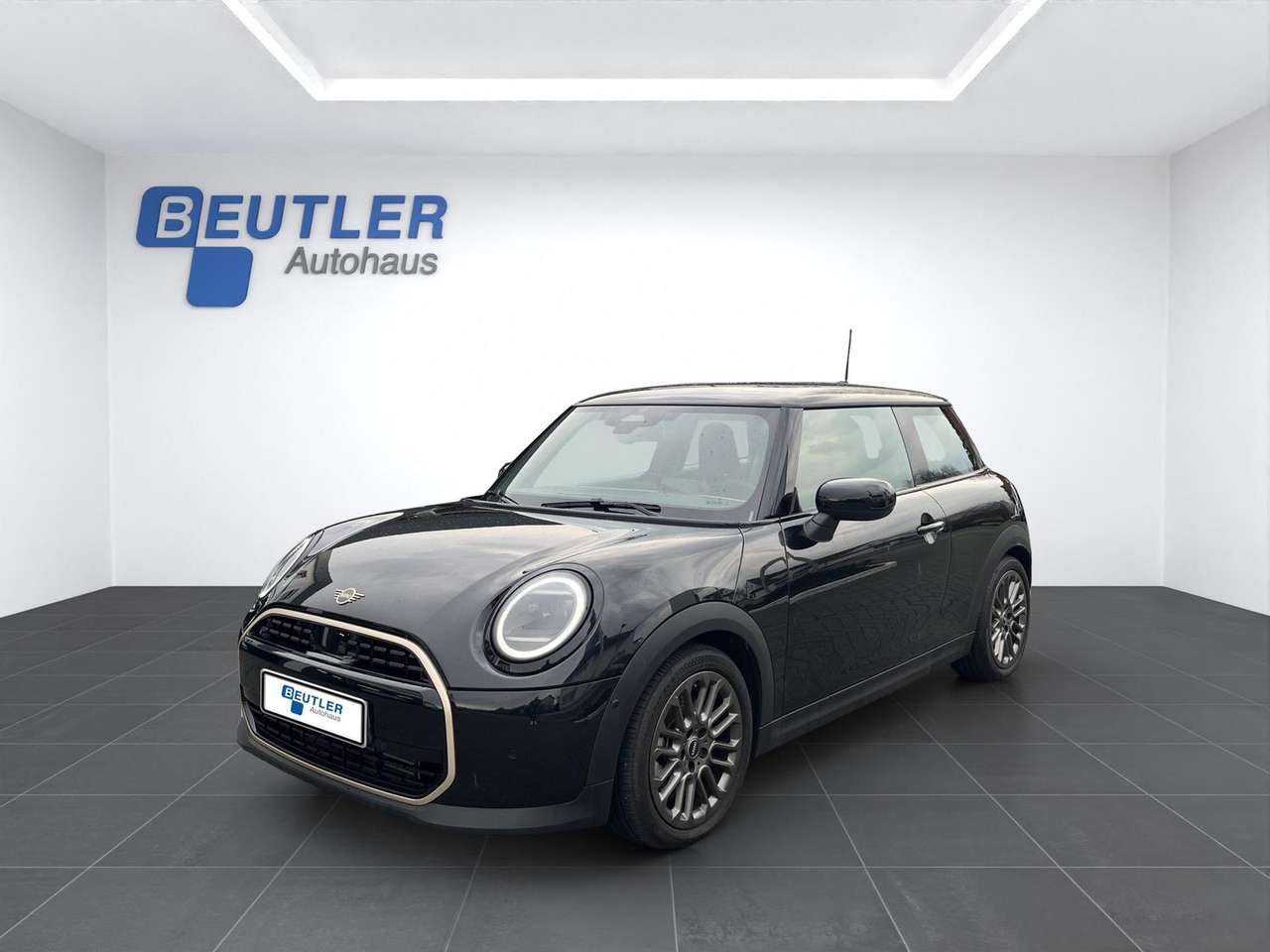 MINI Cooper C 2025 — Favoured Trim Head-Up Keyless H&K
