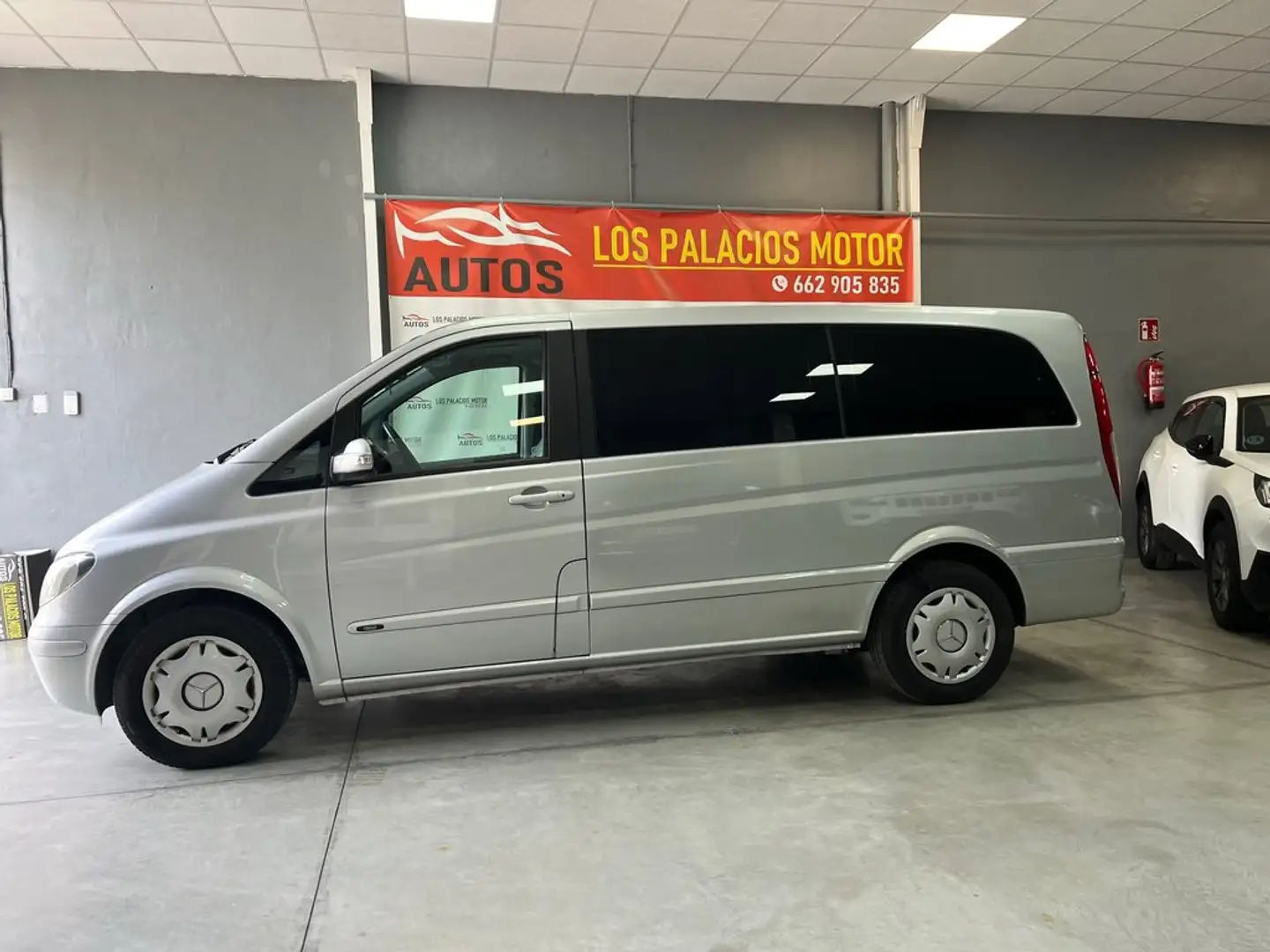 Mercedes-Benz Viano 2.2CDI Ambiente Extralarga Gris - 2