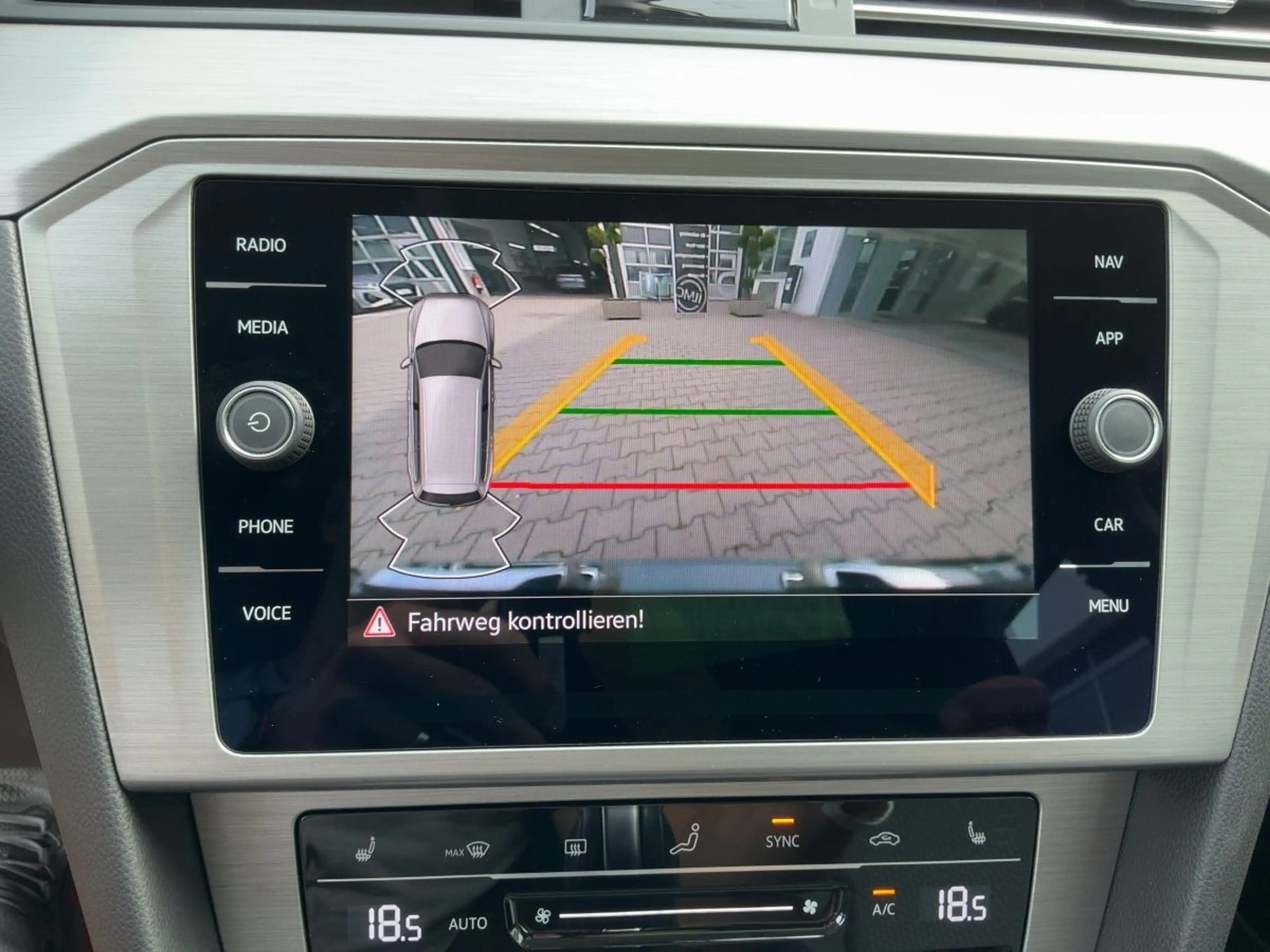 Volkswagen Passat Variant 1.5 TSI DSG LED+NAVI+RFK+APP — photo 21