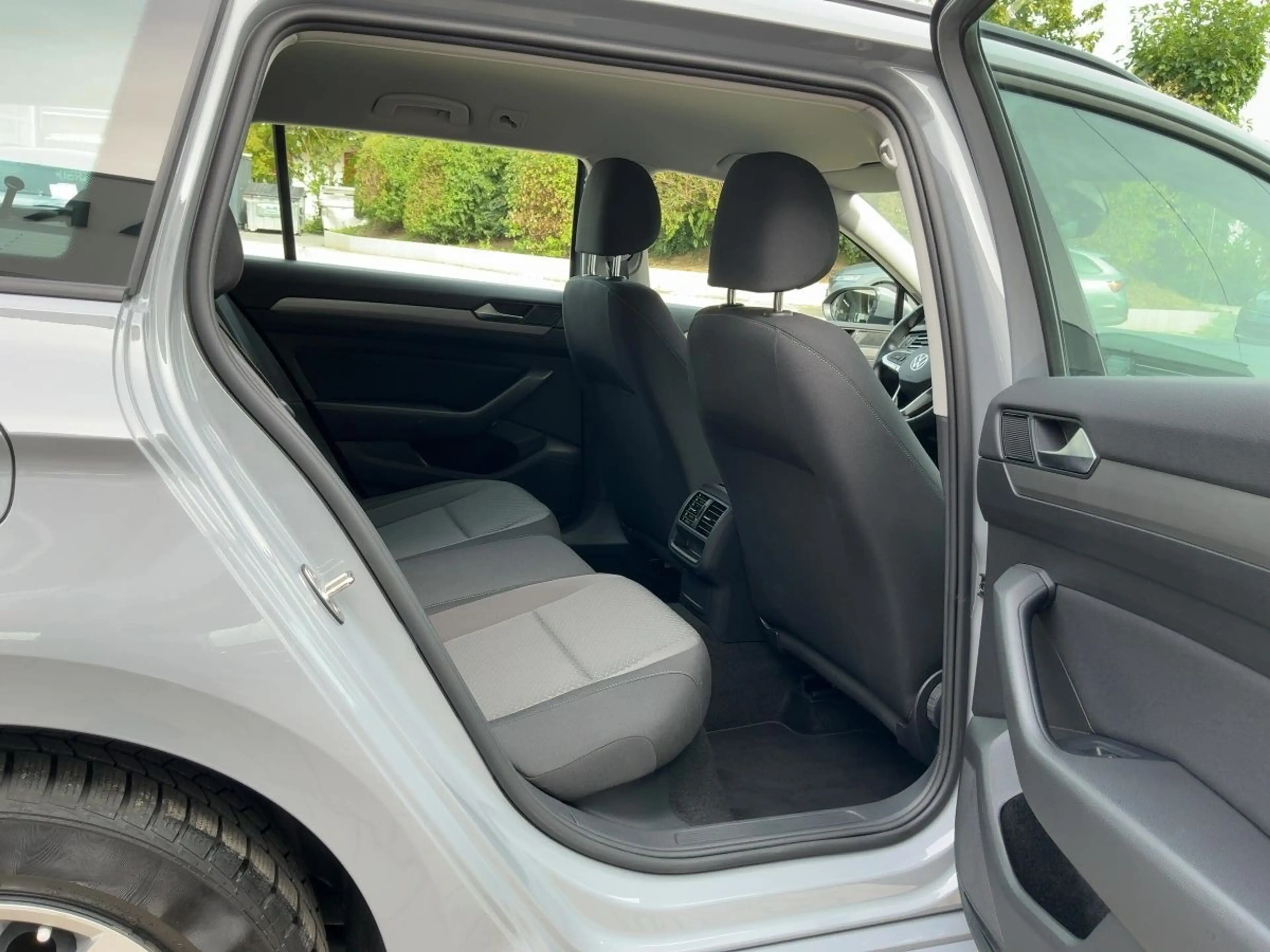 Volkswagen Passat Variant 1.5 TSI DSG LED+NAVI+RFK+APP — photo 14