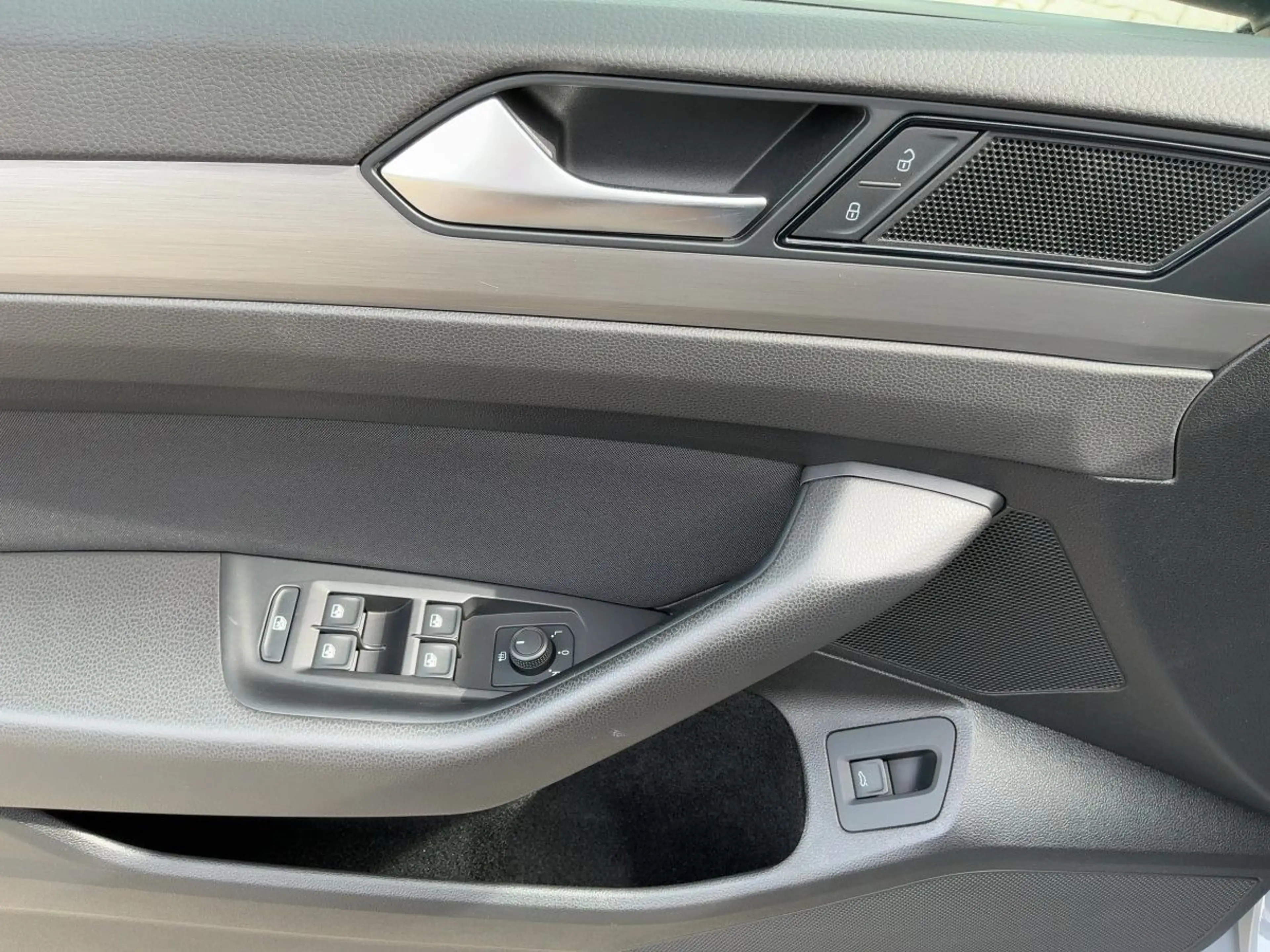 Volkswagen Passat Variant 1.5 TSI DSG LED+NAVI+RFK+APP — photo 16