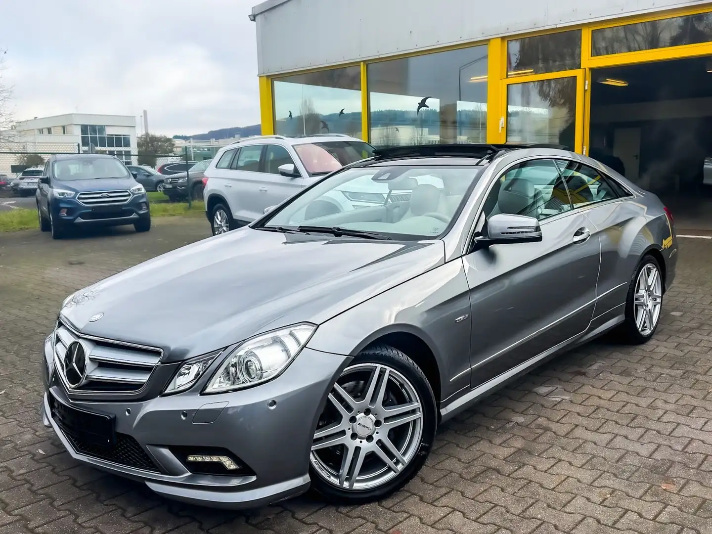 Mercedes-Benz E 350 E Coupe/AMG/Pano/H&K Sound/DISTRONIC Silber - 1